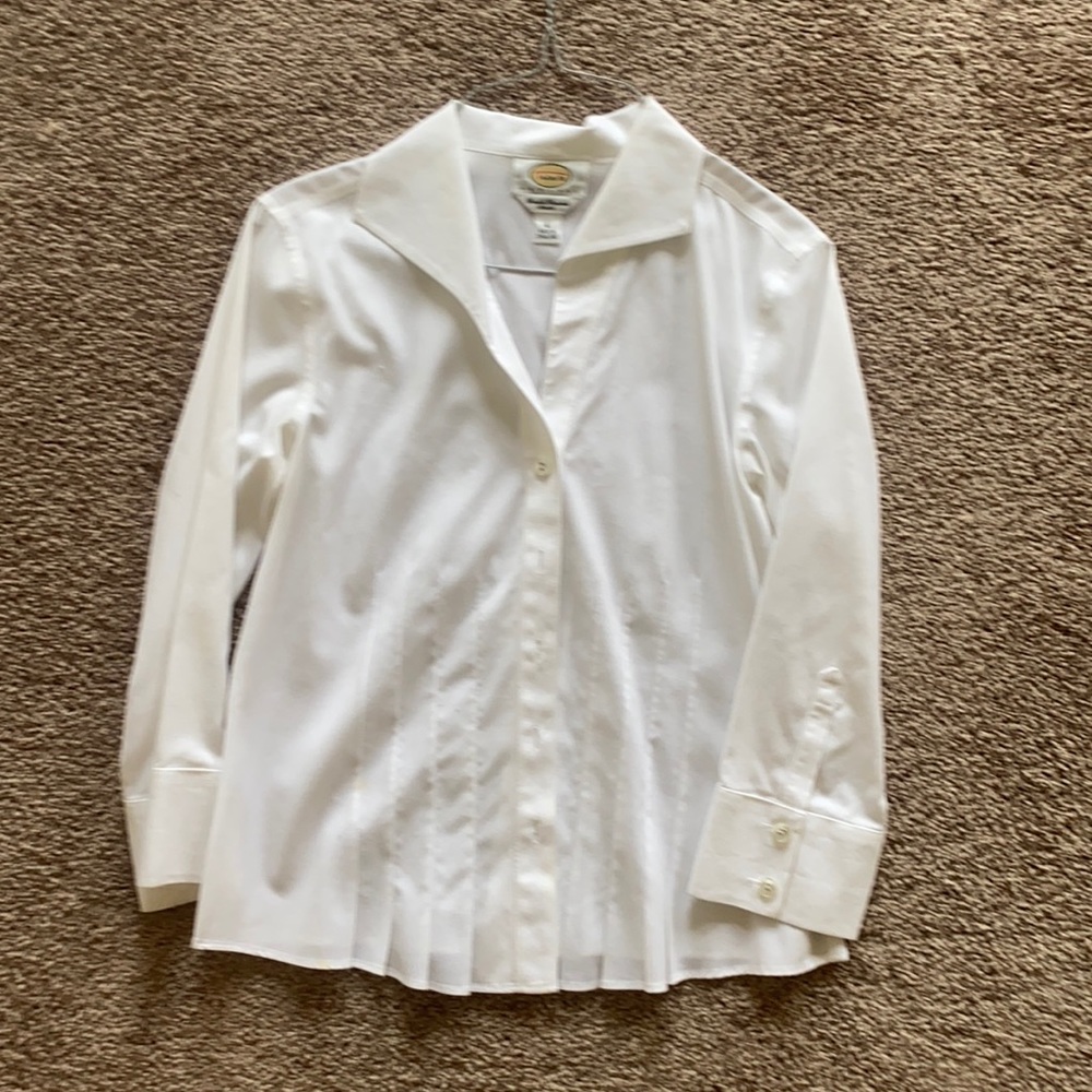Women’s Talbots white 3/4 sleeve button down with pleats